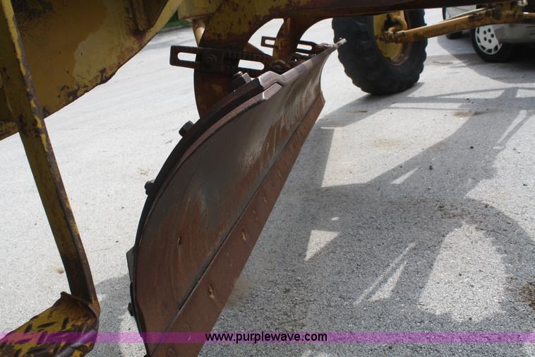 image for item B6608 1950 Caterpillar 112 motor grader