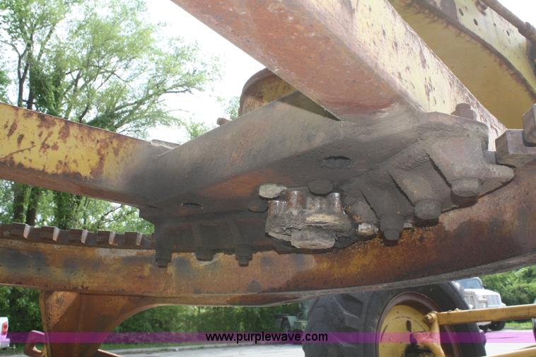 image for item B6608 1950 Caterpillar 112 motor grader