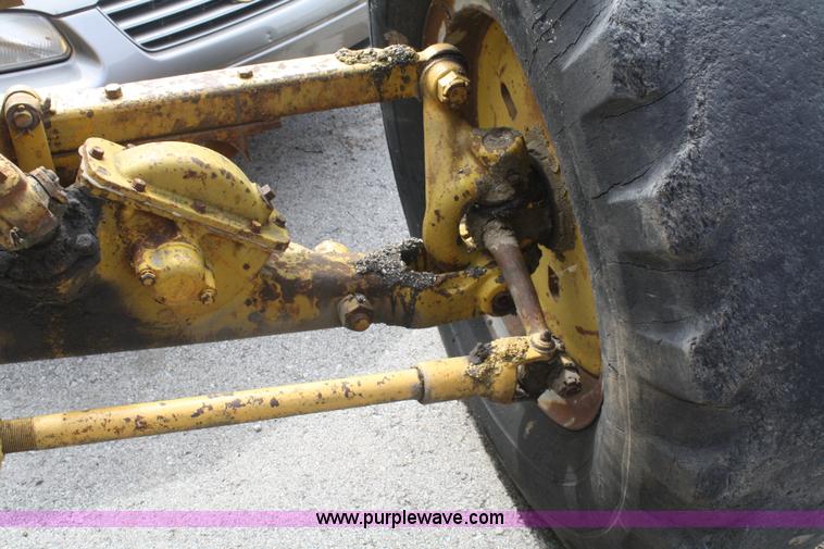 image for item B6608 1950 Caterpillar 112 motor grader