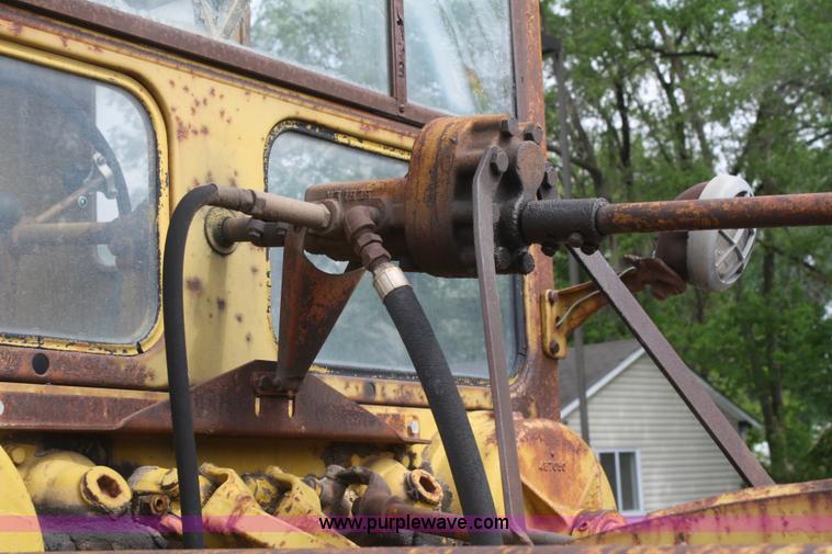 image for item B6608 1950 Caterpillar 112 motor grader