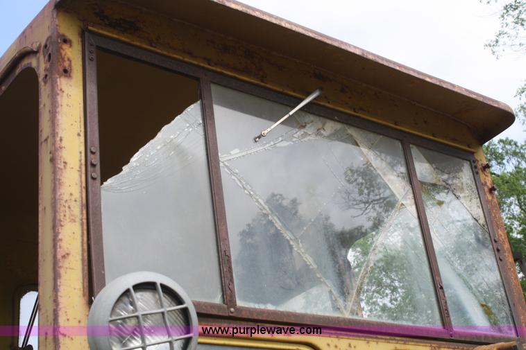 image for item B6608 1950 Caterpillar 112 motor grader