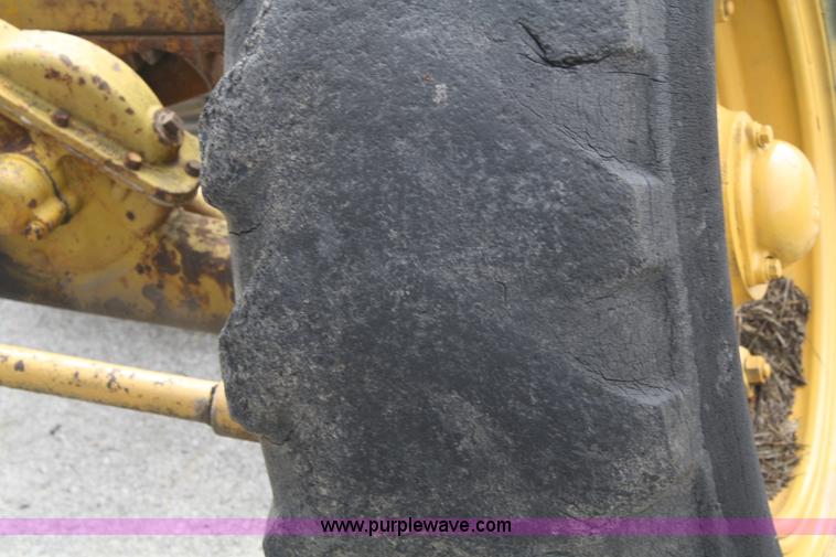 image for item B6608 1950 Caterpillar 112 motor grader