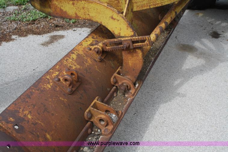 image for item B6608 1950 Caterpillar 112 motor grader