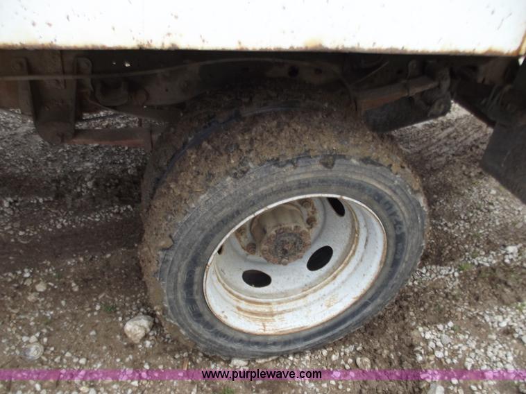 image for item C2091 1999 Ford F450 XL Super Duty dump truck