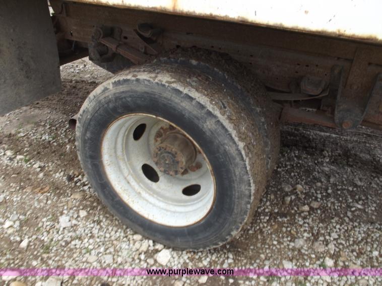 image for item C2091 1999 Ford F450 XL Super Duty dump truck