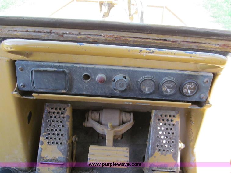 image for item C2171 1993 Caterpillar 953B track loader