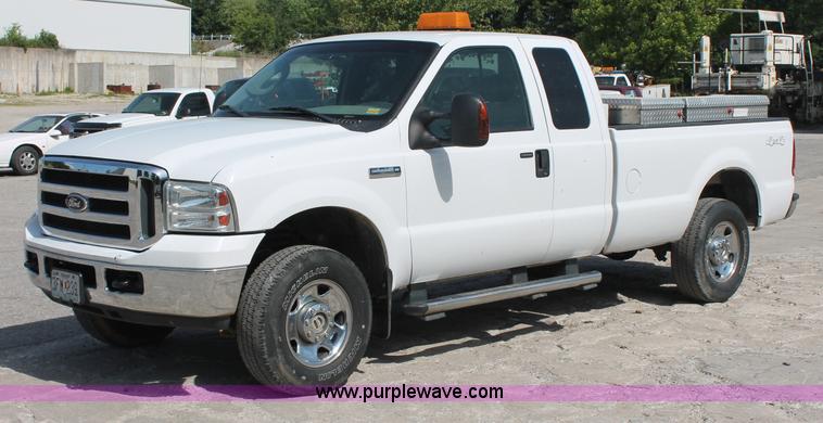 image for item C2510 2006 Ford F250 XLT Super Duty SuperCab pickup truck
