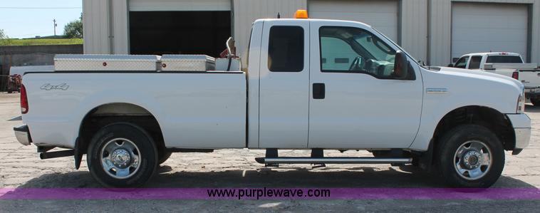image for item C2510 2006 Ford F250 XLT Super Duty SuperCab pickup truck