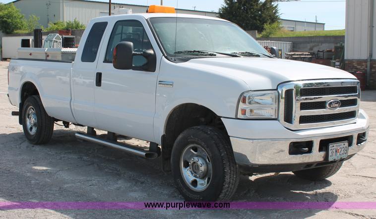 image for item C2510 2006 Ford F250 XLT Super Duty SuperCab pickup truck