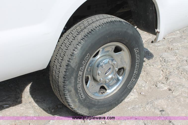 image for item C2510 2006 Ford F250 XLT Super Duty SuperCab pickup truck