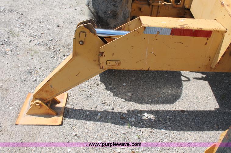 image for item C2511 2000 Caterpillar TH103 telehandler