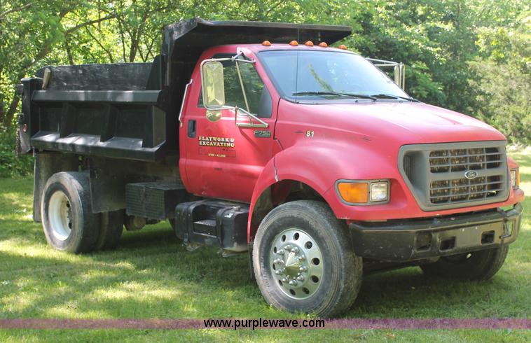 image for item C2513 2000 Ford F750 XL Super Duty single axle dump truck
