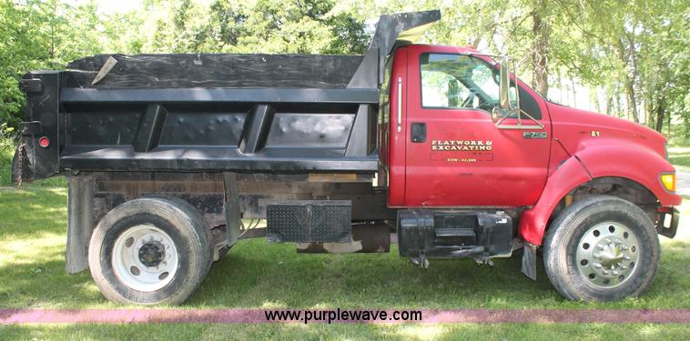 image for item C2513 2000 Ford F750 XL Super Duty single axle dump truck