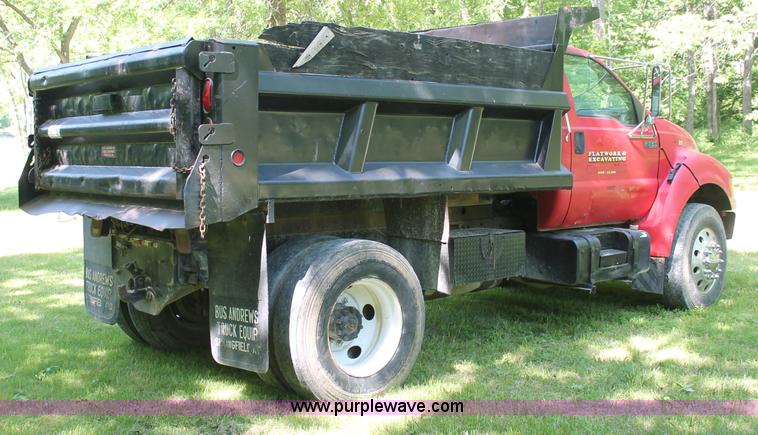 image for item C2513 2000 Ford F750 XL Super Duty single axle dump truck