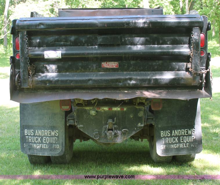 image for item C2513 2000 Ford F750 XL Super Duty single axle dump truck