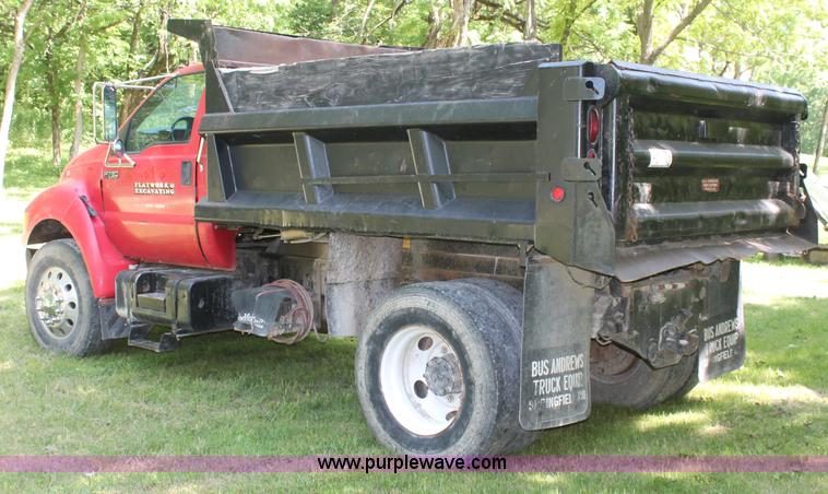 image for item C2513 2000 Ford F750 XL Super Duty single axle dump truck