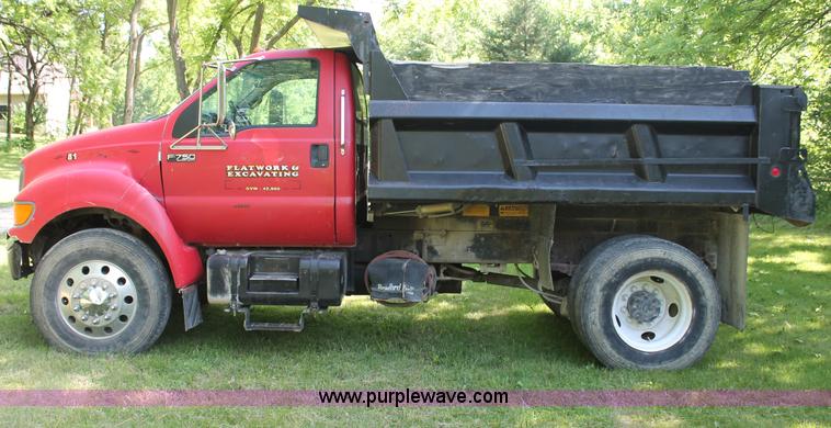 image for item C2513 2000 Ford F750 XL Super Duty single axle dump truck