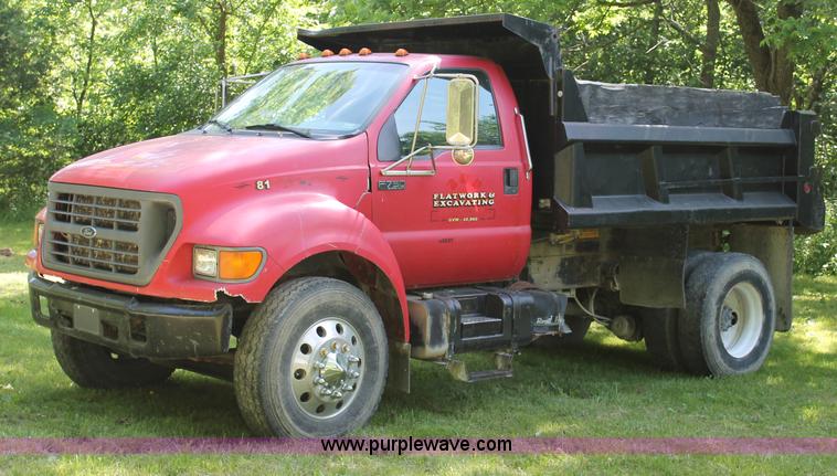 image for item C2513 2000 Ford F750 XL Super Duty single axle dump truck