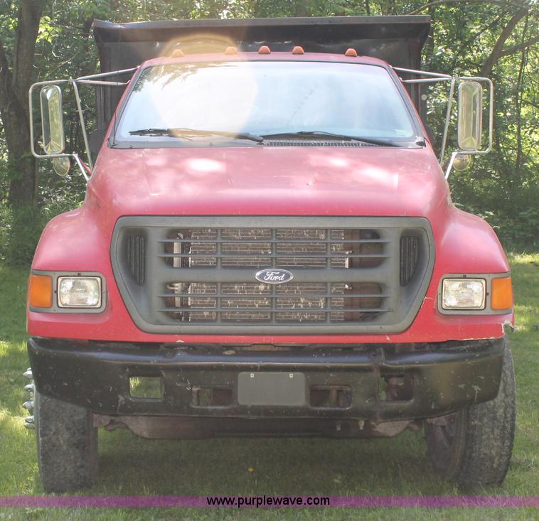 image for item C2513 2000 Ford F750 XL Super Duty single axle dump truck