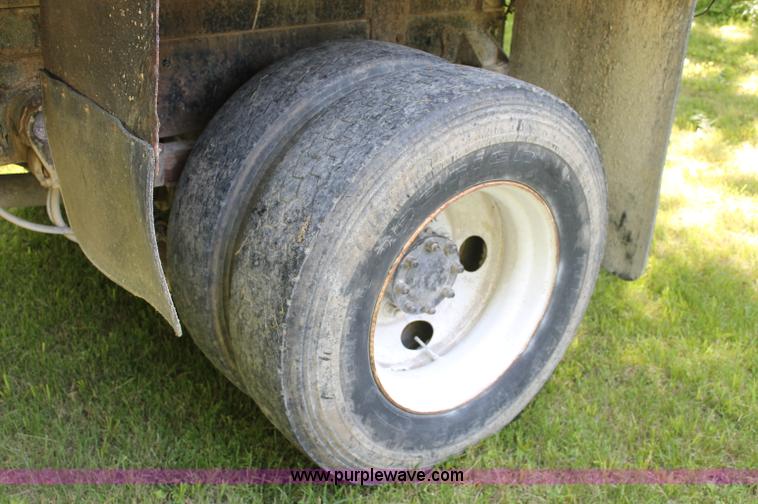 image for item C2513 2000 Ford F750 XL Super Duty single axle dump truck