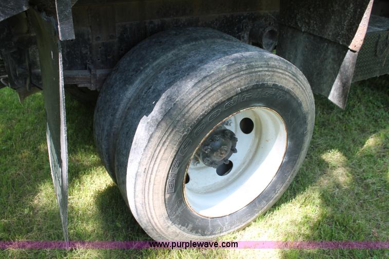 image for item C2513 2000 Ford F750 XL Super Duty single axle dump truck