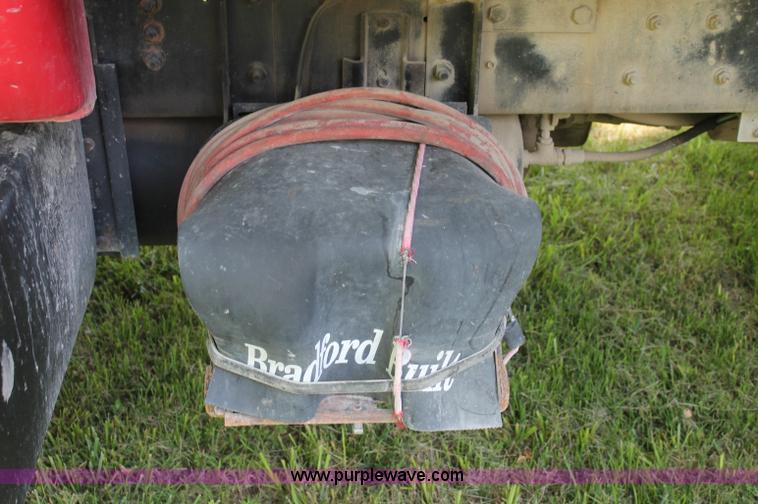 image for item C2513 2000 Ford F750 XL Super Duty single axle dump truck