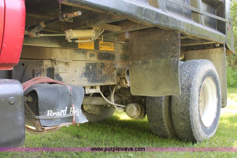 image for item C2513 2000 Ford F750 XL Super Duty single axle dump truck