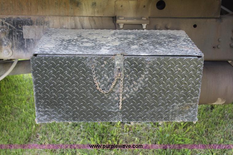 image for item C2513 2000 Ford F750 XL Super Duty single axle dump truck