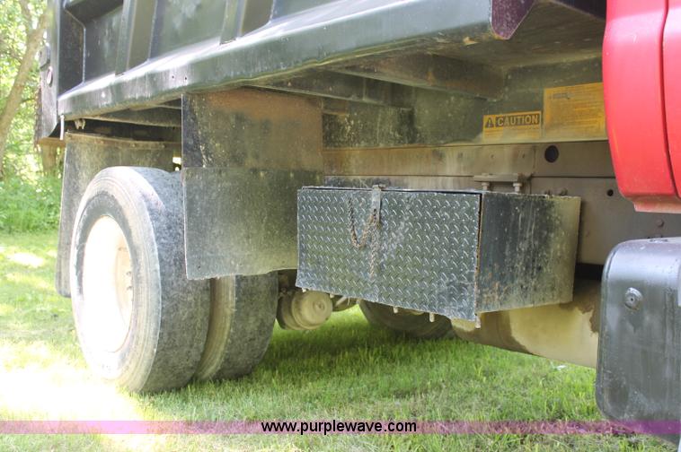 image for item C2513 2000 Ford F750 XL Super Duty single axle dump truck
