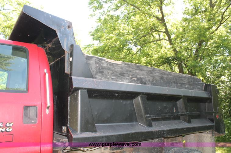 image for item C2513 2000 Ford F750 XL Super Duty single axle dump truck