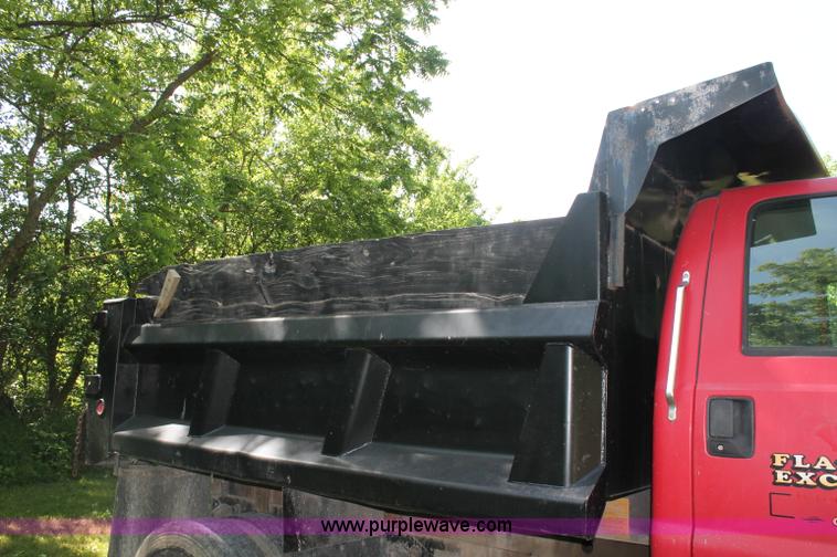 image for item C2513 2000 Ford F750 XL Super Duty single axle dump truck