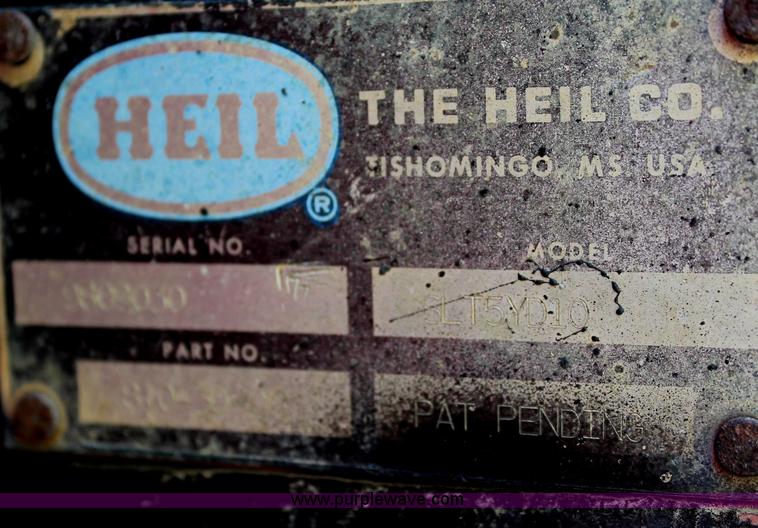 image for item C2513 2000 Ford F750 XL Super Duty single axle dump truck