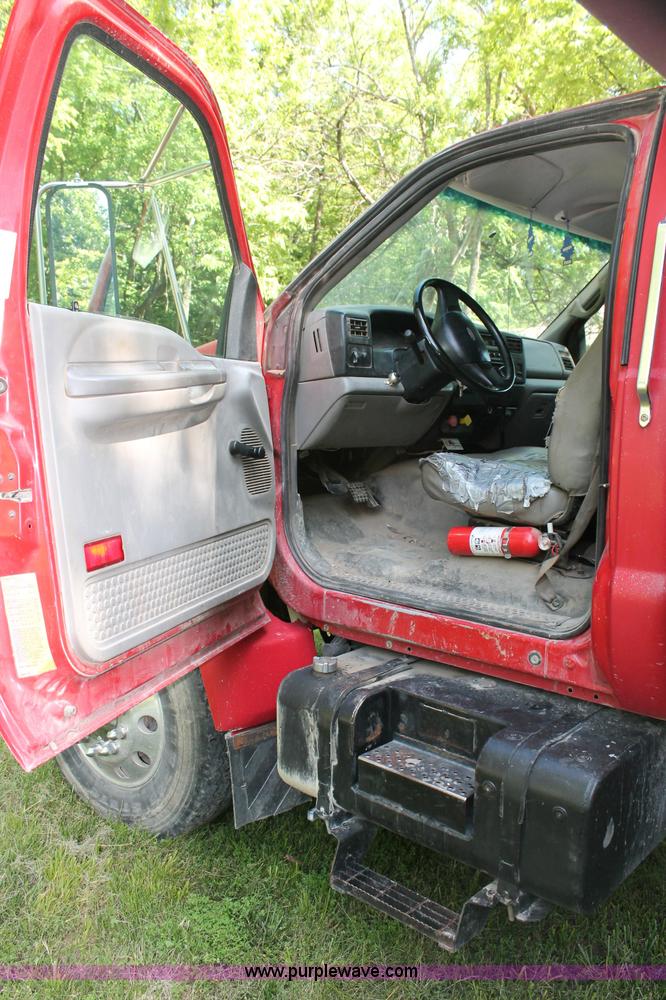 image for item C2513 2000 Ford F750 XL Super Duty single axle dump truck