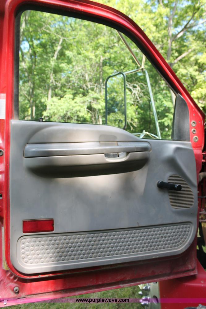 image for item C2513 2000 Ford F750 XL Super Duty single axle dump truck