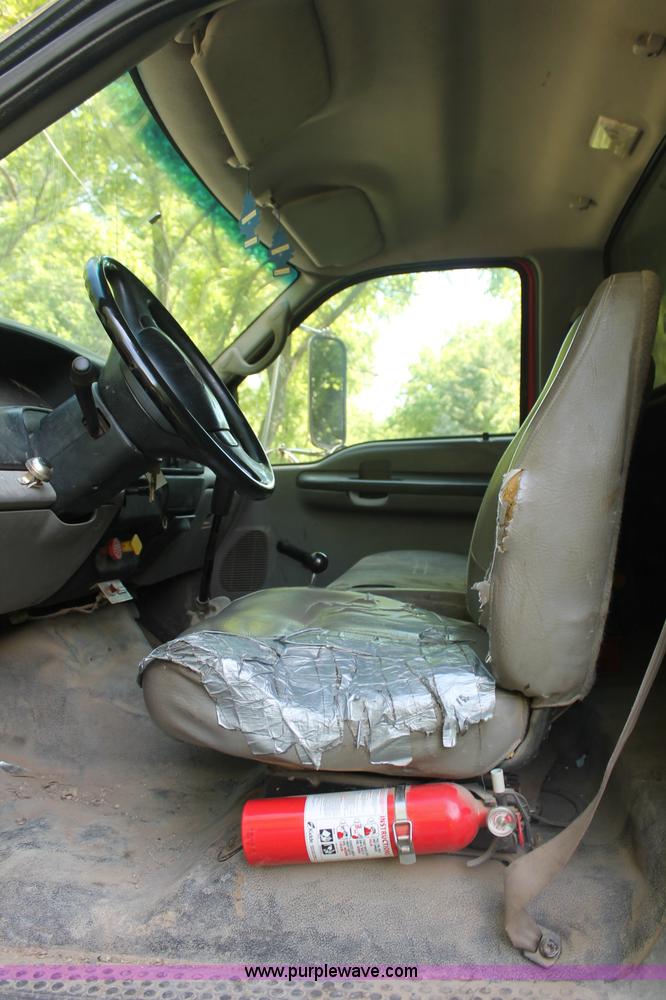 image for item C2513 2000 Ford F750 XL Super Duty single axle dump truck