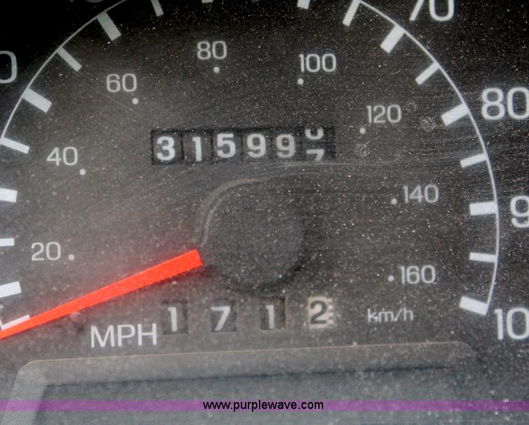 image for item C2513 2000 Ford F750 XL Super Duty single axle dump truck