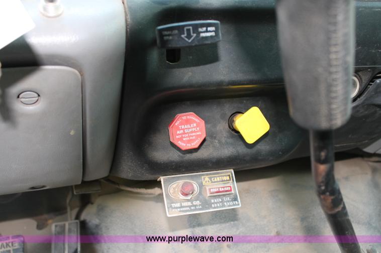 image for item C2513 2000 Ford F750 XL Super Duty single axle dump truck