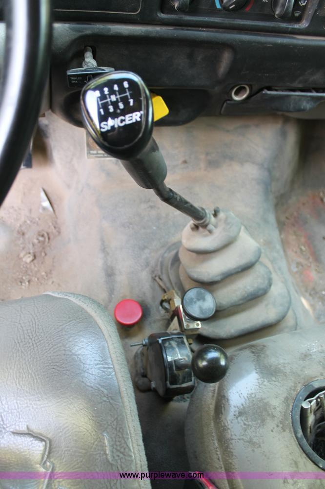 image for item C2513 2000 Ford F750 XL Super Duty single axle dump truck