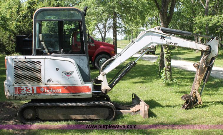 image for item C2514 2000 Bobcat 331C compact excavator
