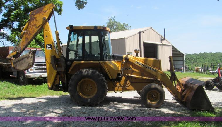 image for item D3279 1986 John Deere 410C backhoe