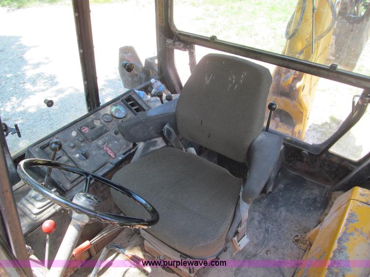 image for item D3279 1986 John Deere 410C backhoe