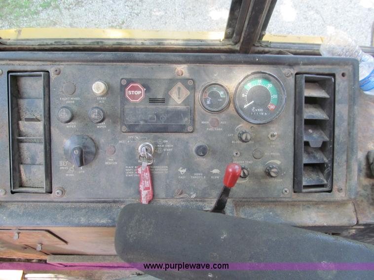 image for item D3279 1986 John Deere 410C backhoe