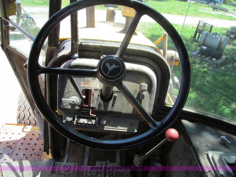 image for item D3279 1986 John Deere 410C backhoe