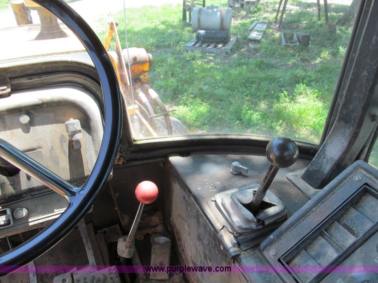 image for item D3279 1986 John Deere 410C backhoe