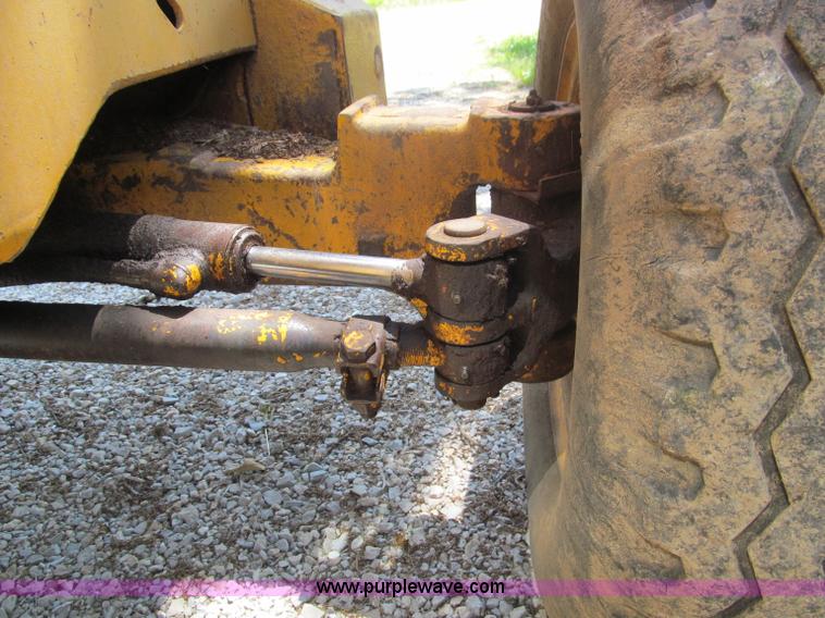 image for item D3279 1986 John Deere 410C backhoe
