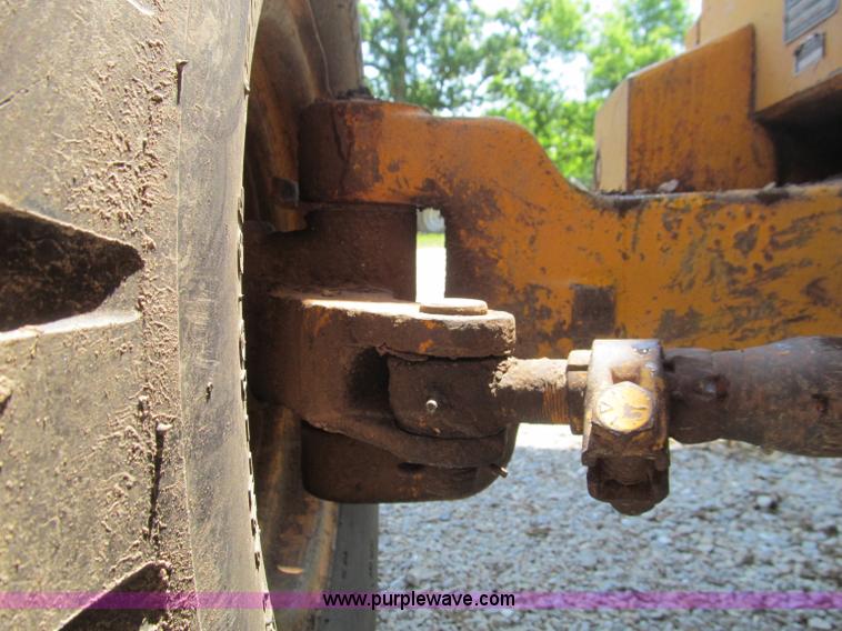 image for item D3279 1986 John Deere 410C backhoe