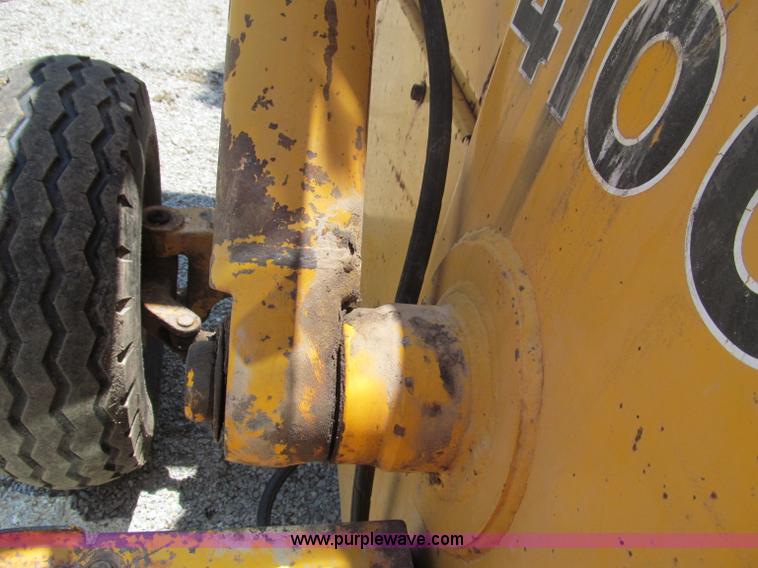 image for item D3279 1986 John Deere 410C backhoe
