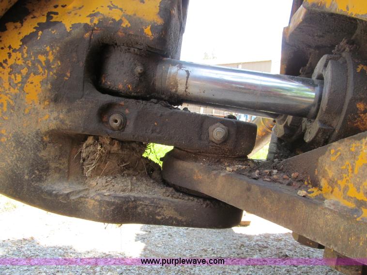 image for item D3279 1986 John Deere 410C backhoe