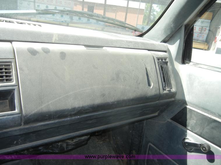 image for item D4117 1998 GMC C6500 flatbed truck