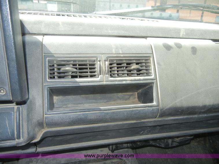 image for item D4117 1998 GMC C6500 flatbed truck